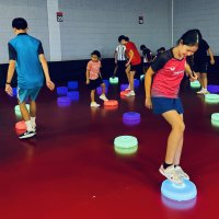 kids playing the blink game